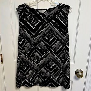 2x women’s sleeveless dress top